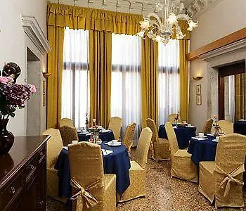 Alojamento de Acomodação e Pequeno-almoço Palazzo Rosa 3*